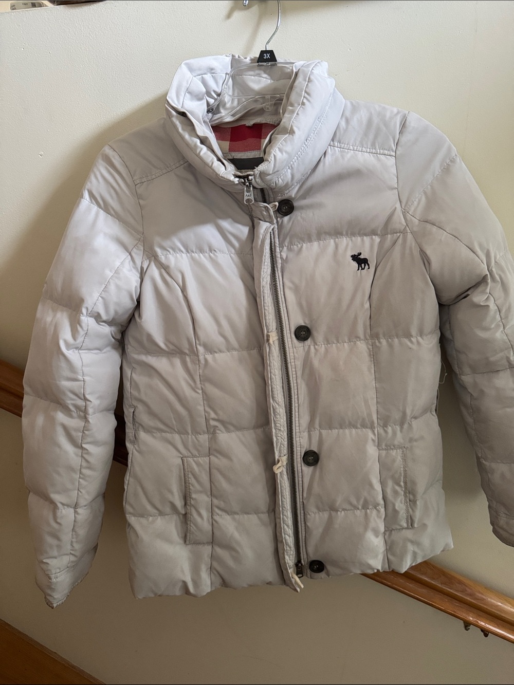 Abercrombie & Fitch Light Gray Quilted Puffer Jacket